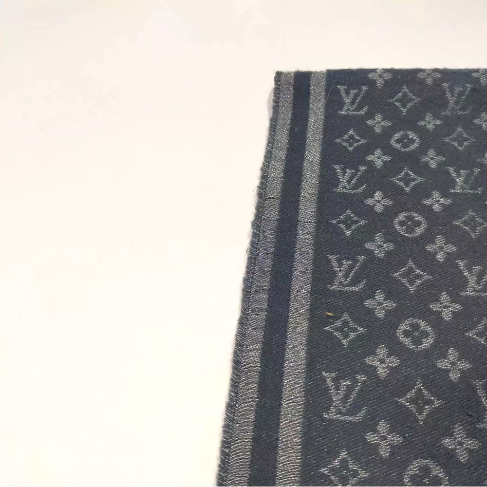 Auth Louis Vuitton Gray Wool Cashmere Blend Monogram Scarf Muffler Neckwarmer - Picture 5 of 9